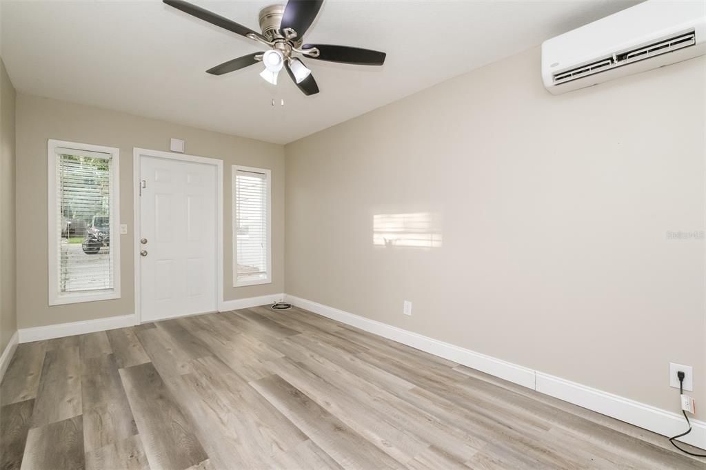 出租: $1,095 (0 贝兹, 1 浴室, 286 平方英尺)