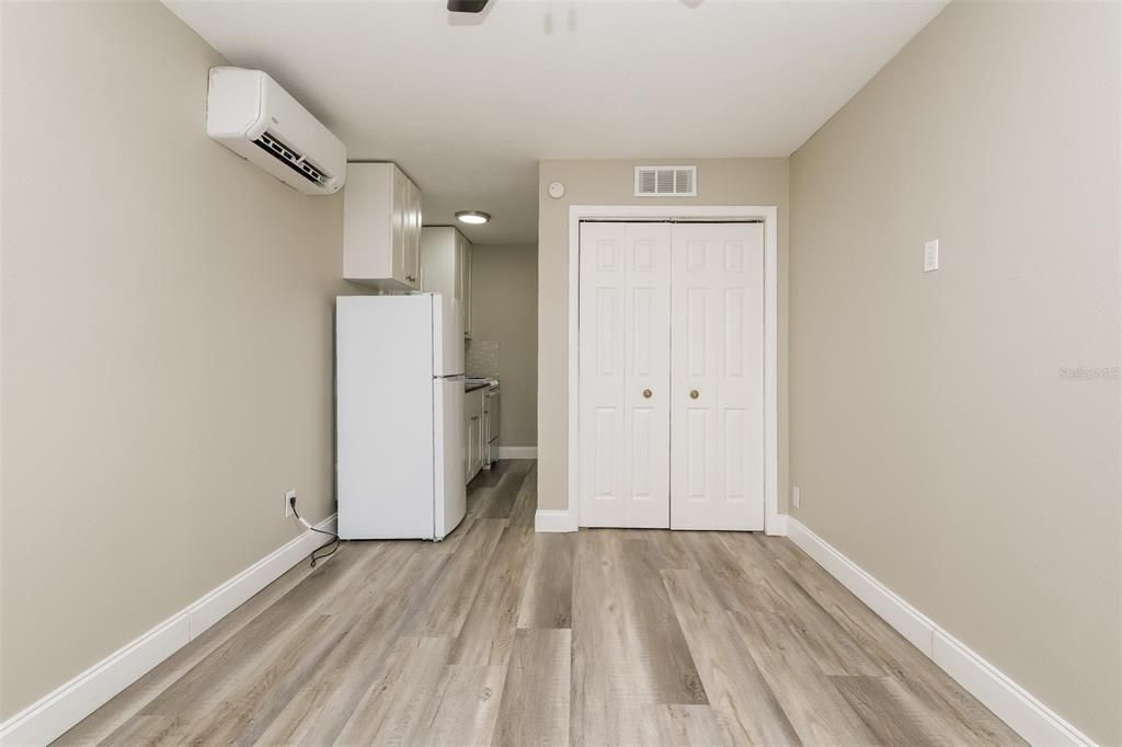 出租: $1,095 (0 贝兹, 1 浴室, 286 平方英尺)