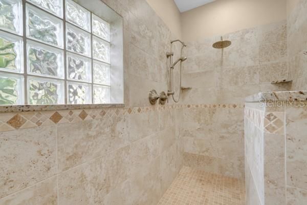 For Sale: $599,000 (3 beds, 3 baths, 2405 Square Feet)