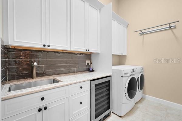 For Sale: $599,000 (3 beds, 3 baths, 2405 Square Feet)