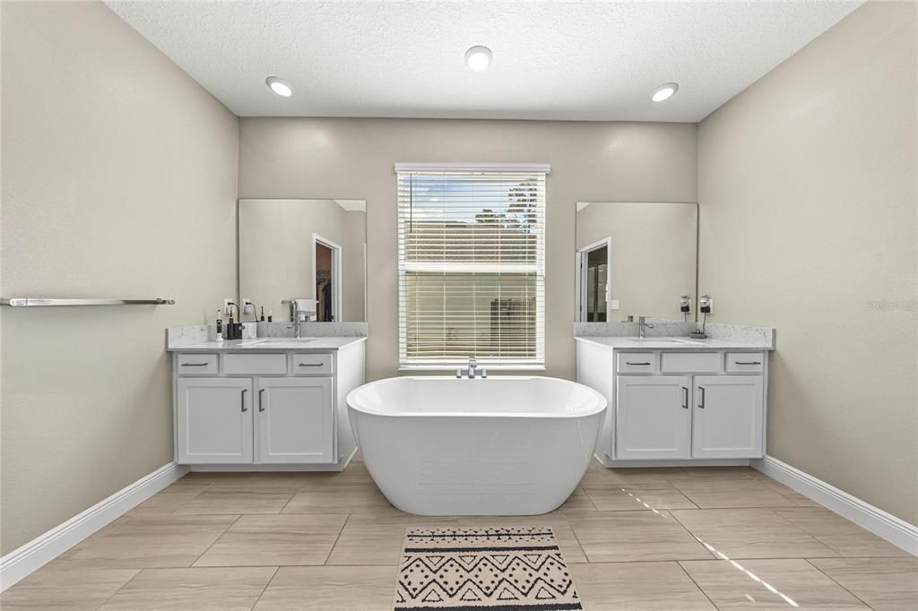 En Venta: $724,900 (5 camas, 4 baños, 3283 Pies cuadrados)