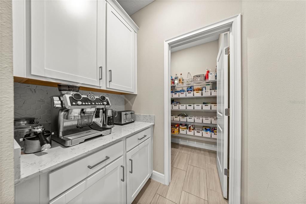 En Venta: $724,900 (5 camas, 4 baños, 3283 Pies cuadrados)