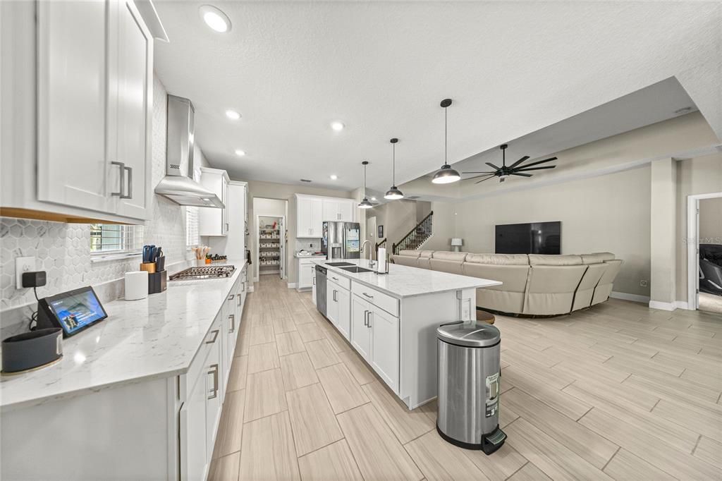 En Venta: $724,900 (5 camas, 4 baños, 3283 Pies cuadrados)