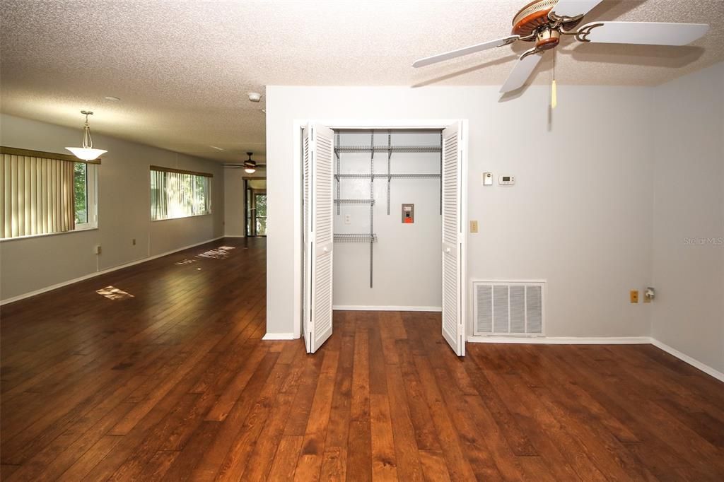 For Sale: $144,000 (2 beds, 2 baths, 1144 Square Feet)