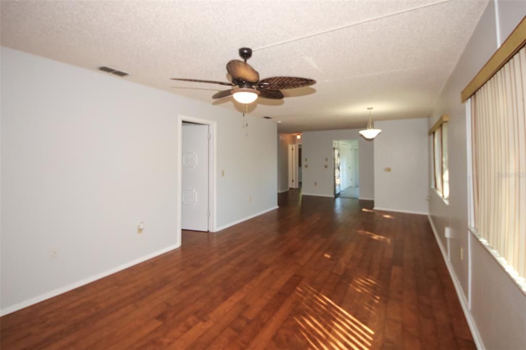 For Sale: $144,000 (2 beds, 2 baths, 1144 Square Feet)