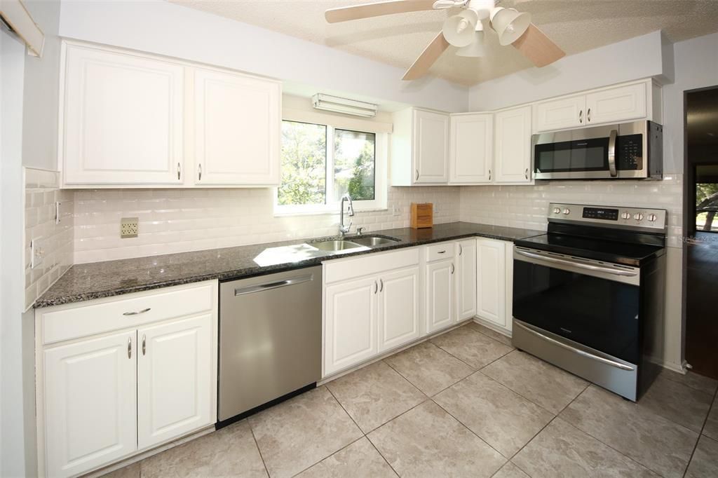 For Sale: $144,000 (2 beds, 2 baths, 1144 Square Feet)
