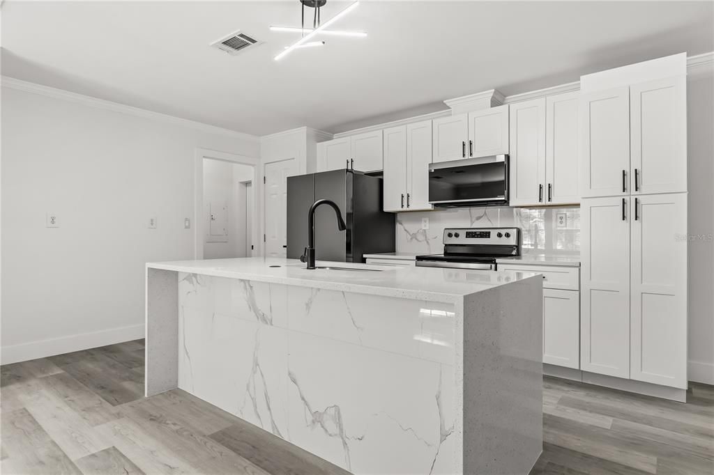 待售: $239,900 (4 贝兹, 2 浴室, 1440 平方英尺)