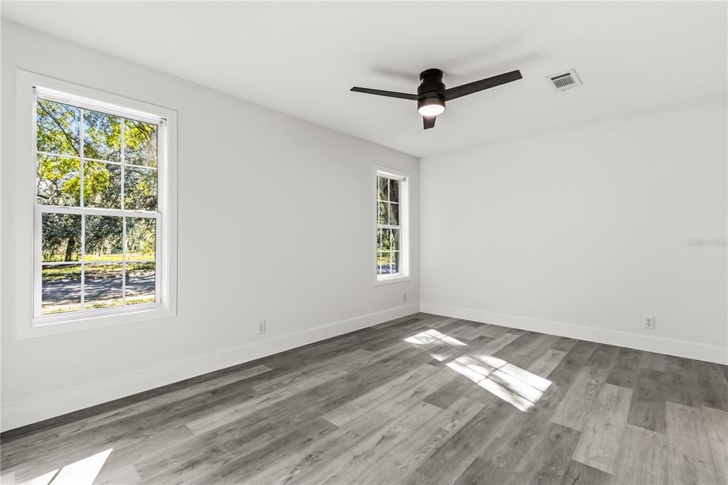 待售: $239,900 (4 贝兹, 2 浴室, 1440 平方英尺)