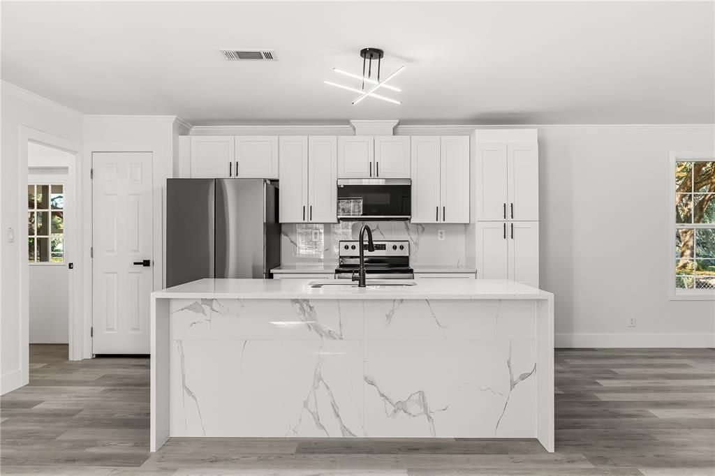 待售: $239,900 (4 贝兹, 2 浴室, 1440 平方英尺)