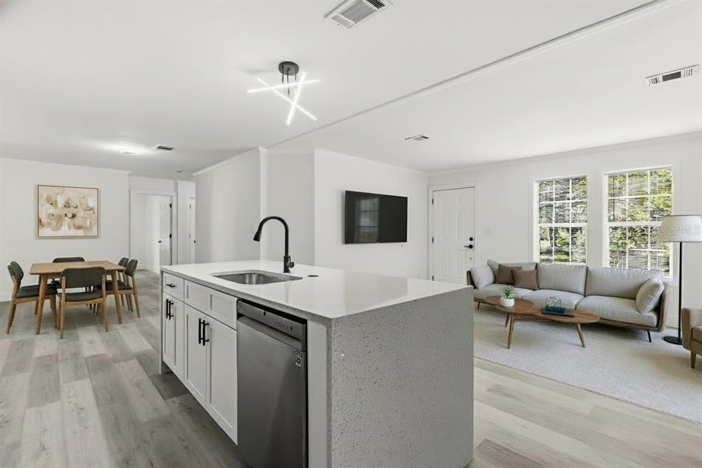 待售: $239,900 (4 贝兹, 2 浴室, 1440 平方英尺)