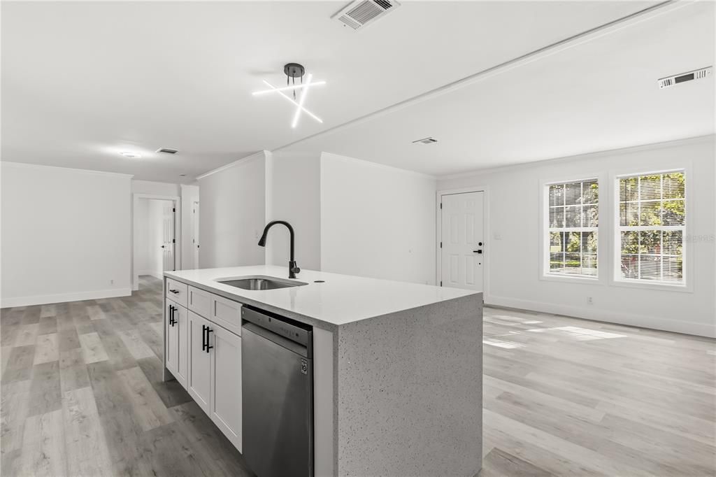 待售: $239,900 (4 贝兹, 2 浴室, 1440 平方英尺)