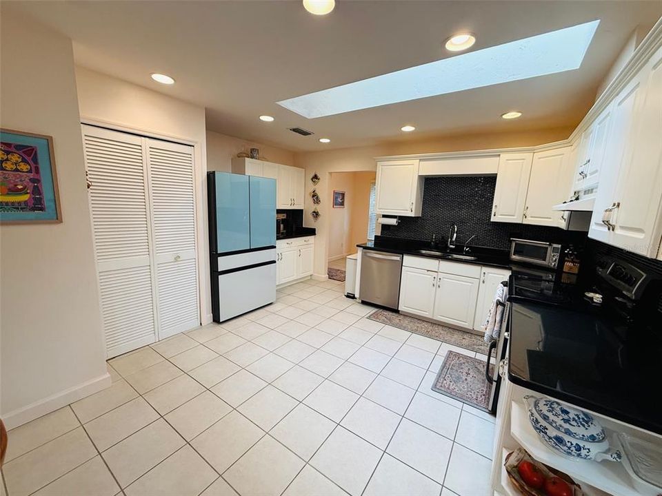 待售: $360,000 (3 贝兹, 2 浴室, 1422 平方英尺)