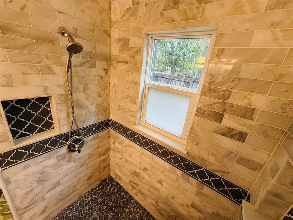 待售: $360,000 (3 贝兹, 2 浴室, 1422 平方英尺)