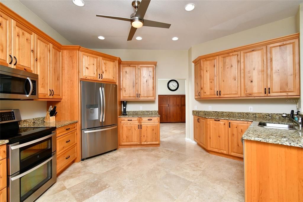 На продажу: $689,000 (3 спален, 3 ванн, 2387 Квадратных фут)