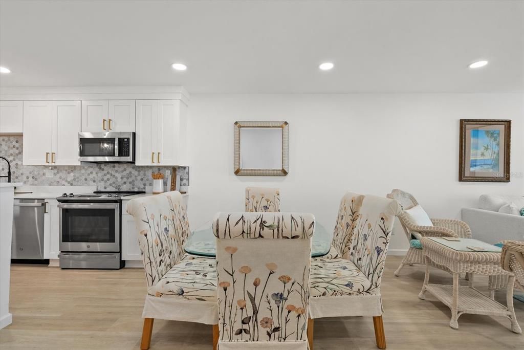 出租: $6,500 (2 贝兹, 2 浴室, 1340 平方英尺)