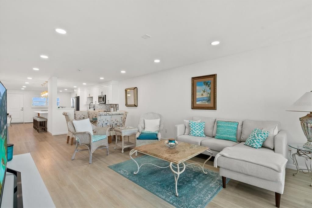 出租: $6,500 (2 贝兹, 2 浴室, 1340 平方英尺)