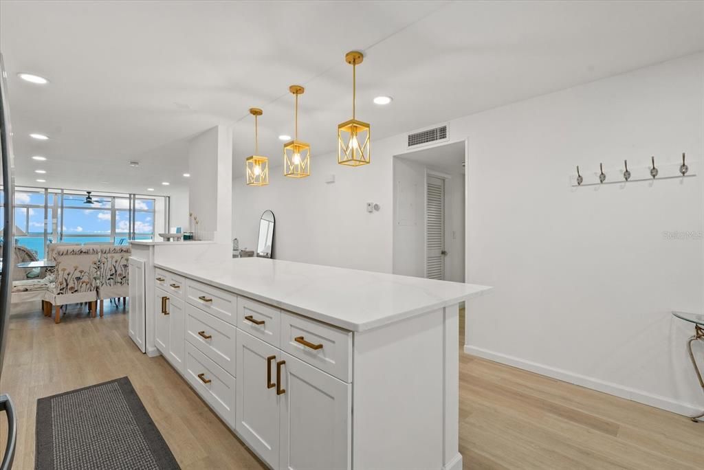 出租: $6,500 (2 贝兹, 2 浴室, 1340 平方英尺)