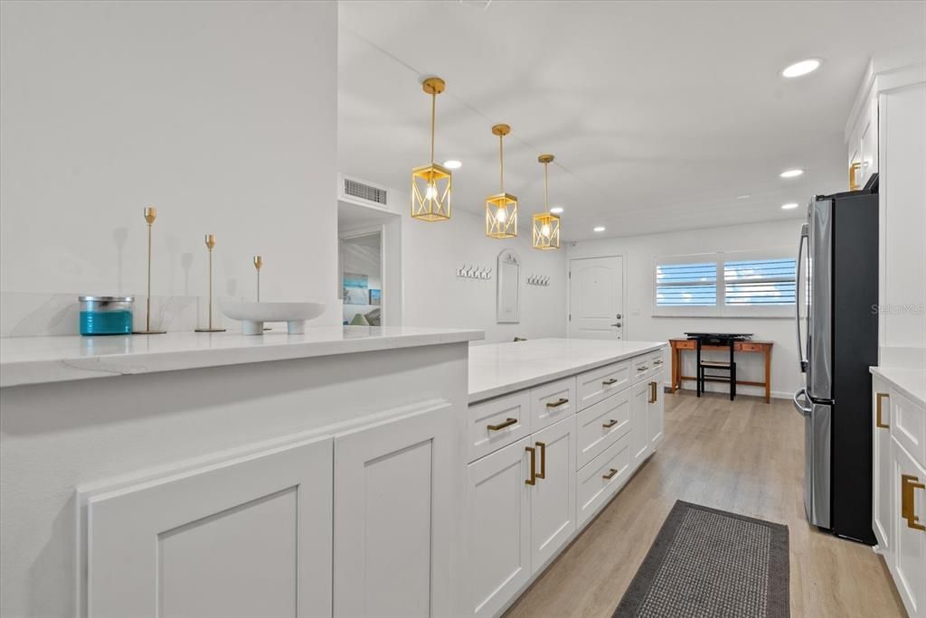 出租: $6,500 (2 贝兹, 2 浴室, 1340 平方英尺)