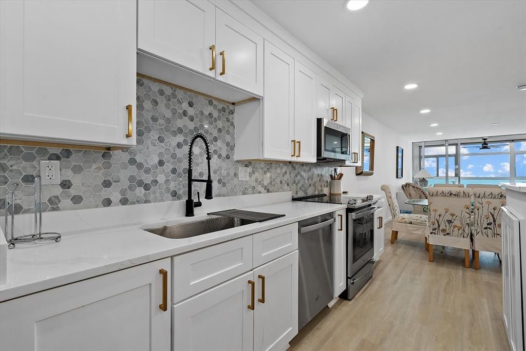 出租: $6,500 (2 贝兹, 2 浴室, 1340 平方英尺)