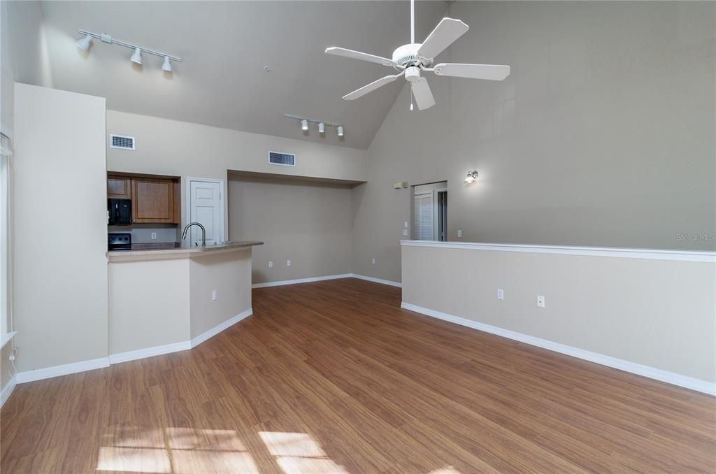 For Rent: $1,700 (2 beds, 2 baths, 1141 Square Feet)