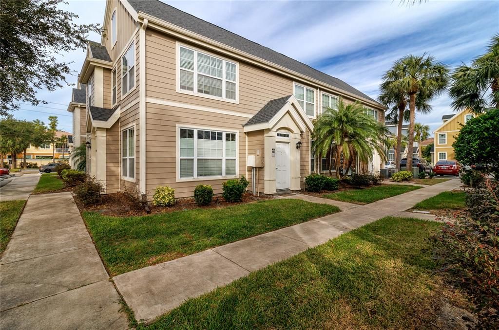 For Rent: $1,700 (2 beds, 2 baths, 1141 Square Feet)