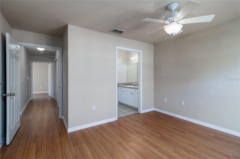 For Rent: $1,700 (2 beds, 2 baths, 1141 Square Feet)