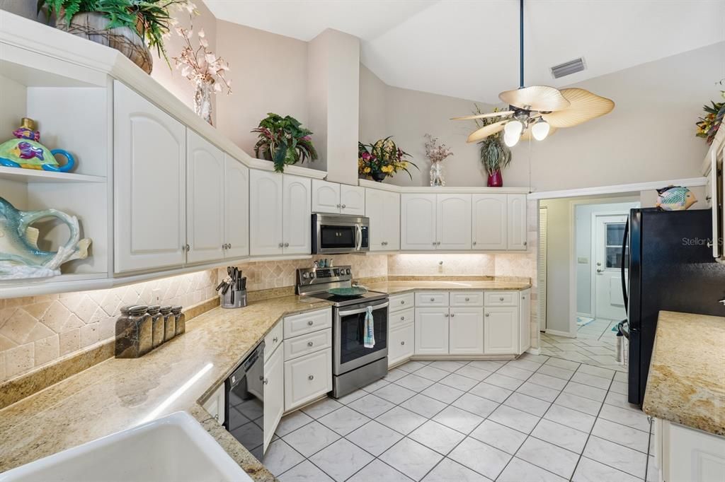 For Sale: $539,000 (3 beds, 2 baths, 2176 Square Feet)