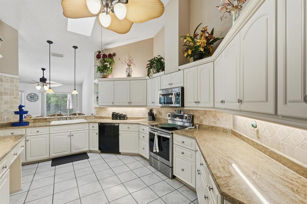 For Sale: $539,000 (3 beds, 2 baths, 2176 Square Feet)