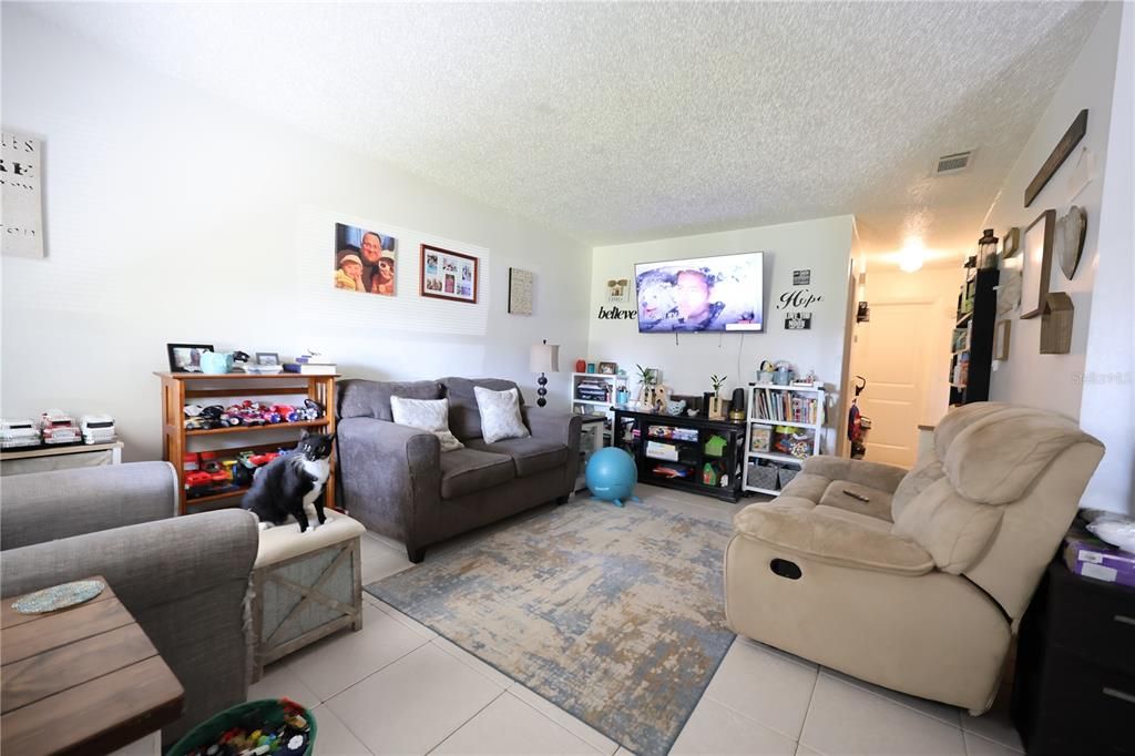 На продажу: $395,000 (4 спален, 0 ванн, 1592 Квадратных фут)