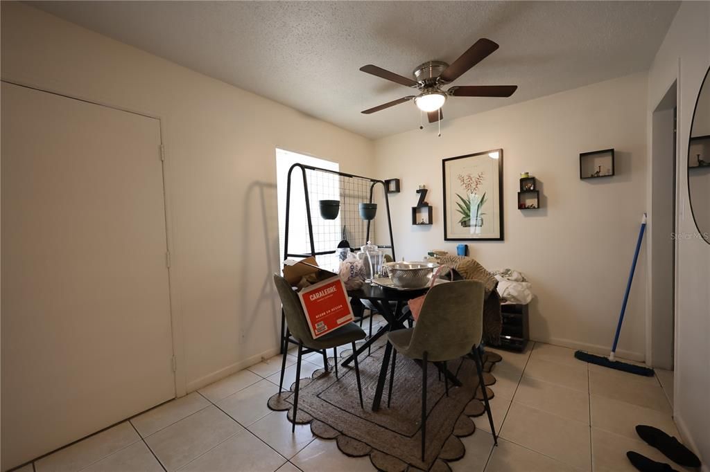 На продажу: $395,000 (4 спален, 0 ванн, 1592 Квадратных фут)