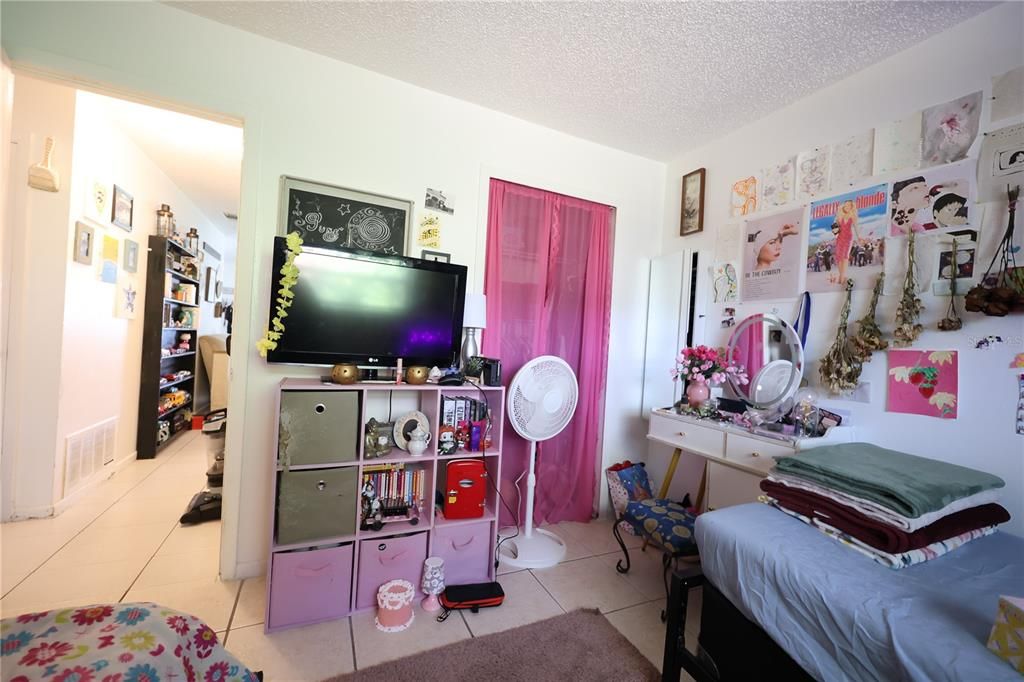 На продажу: $395,000 (4 спален, 0 ванн, 1592 Квадратных фут)