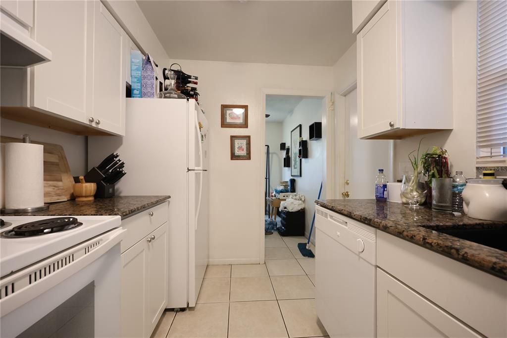 На продажу: $395,000 (4 спален, 0 ванн, 1592 Квадратных фут)