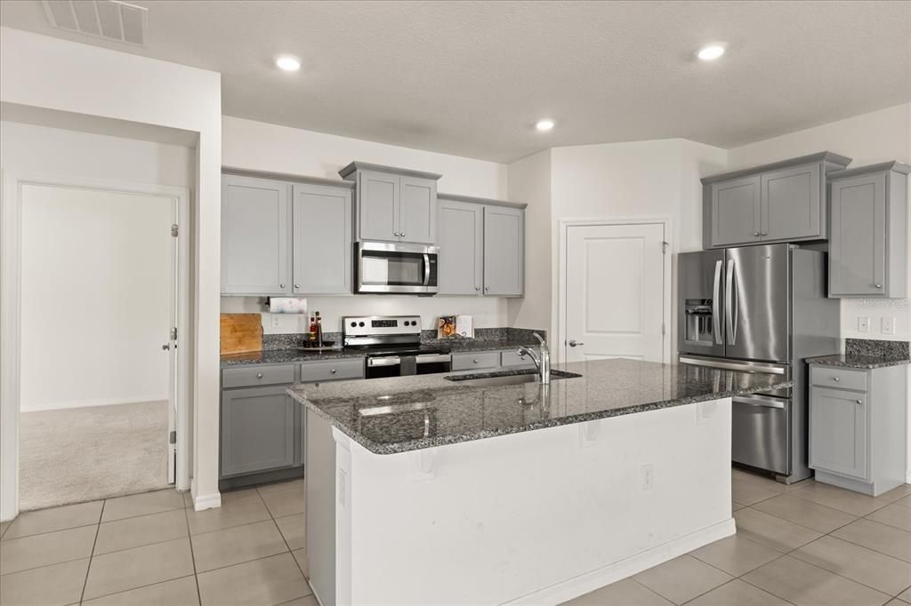 For Sale: $325,000 (3 beds, 2 baths, 1810 Square Feet)