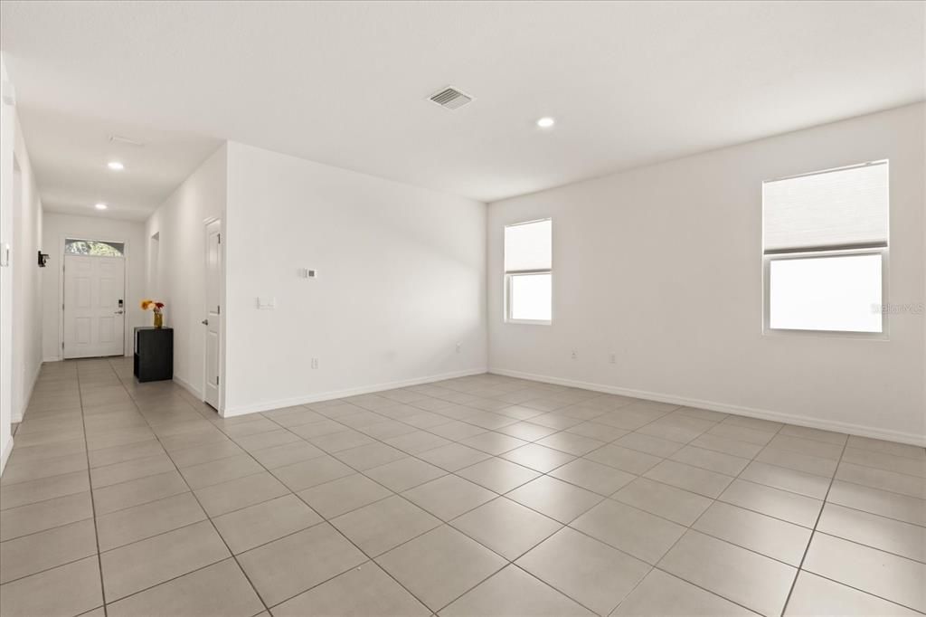 For Sale: $325,000 (3 beds, 2 baths, 1810 Square Feet)