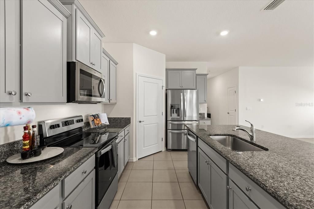 For Sale: $325,000 (3 beds, 2 baths, 1810 Square Feet)