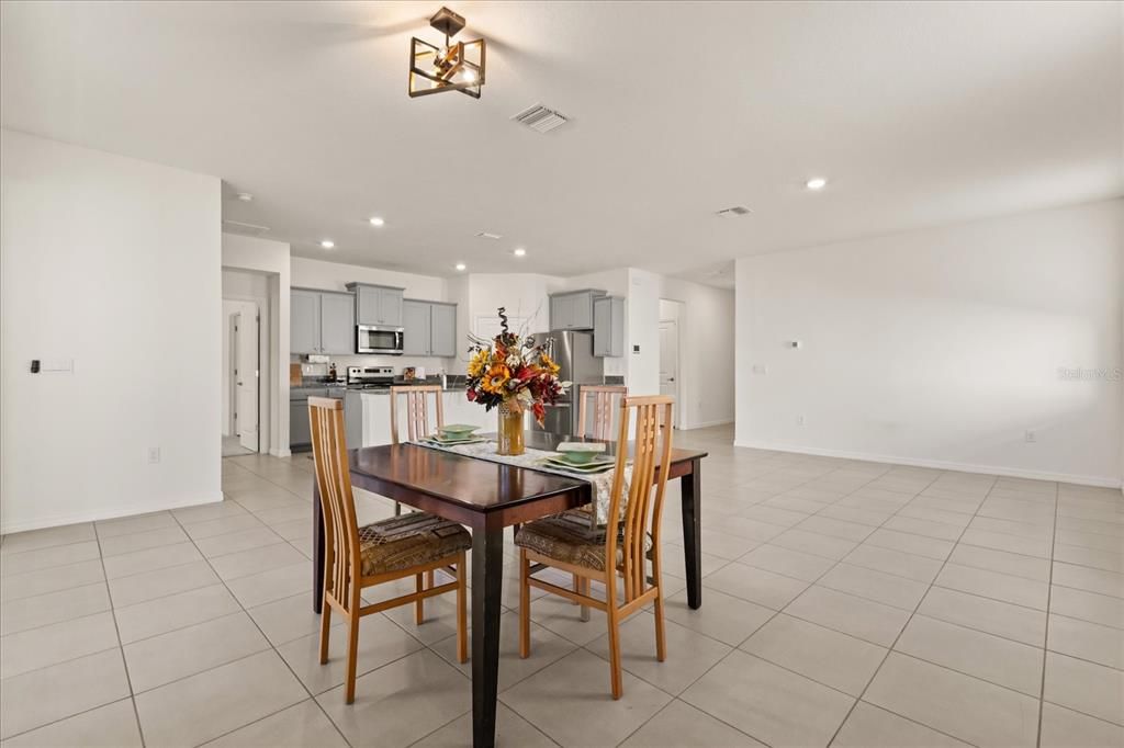 For Sale: $325,000 (3 beds, 2 baths, 1810 Square Feet)