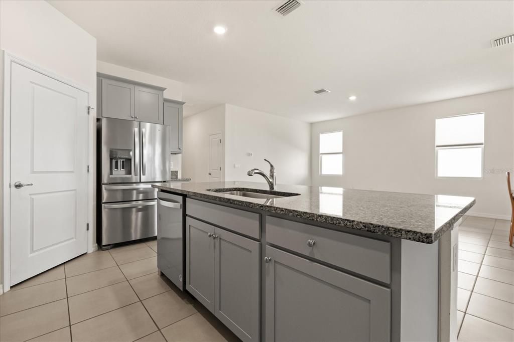 For Sale: $325,000 (3 beds, 2 baths, 1810 Square Feet)