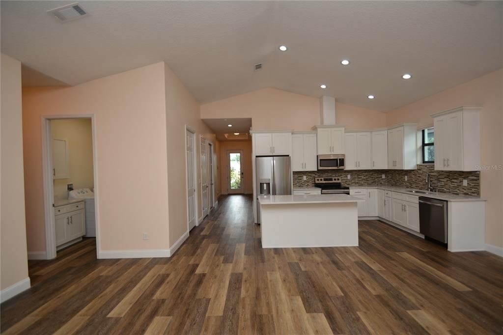 Activo con contrato: $289,000 (3 camas, 2 baños, 1750 Pies cuadrados)