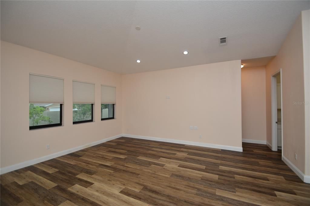 Activo con contrato: $289,000 (3 camas, 2 baños, 1750 Pies cuadrados)