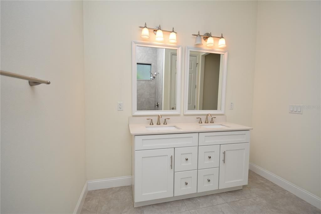 Activo con contrato: $289,000 (3 camas, 2 baños, 1750 Pies cuadrados)