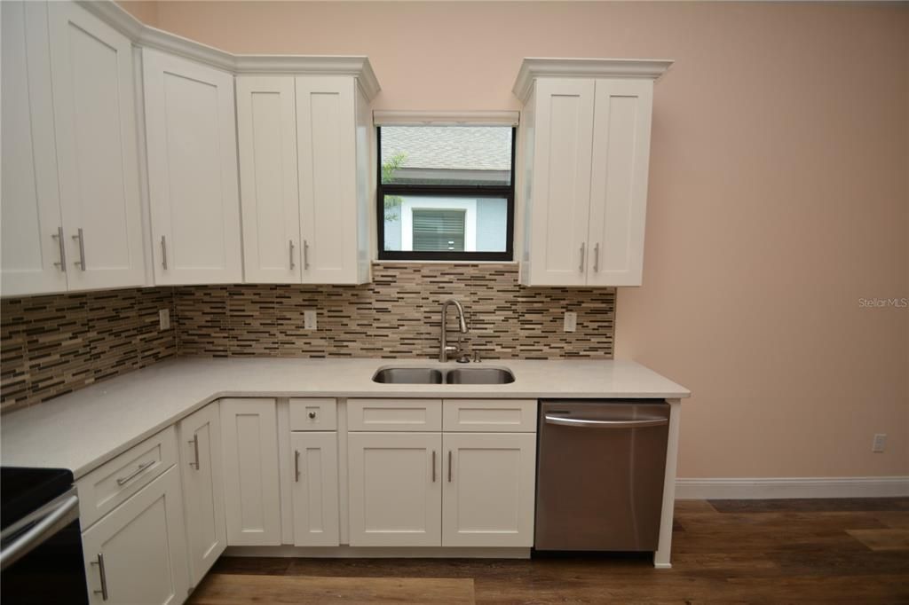 Activo con contrato: $289,000 (3 camas, 2 baños, 1750 Pies cuadrados)