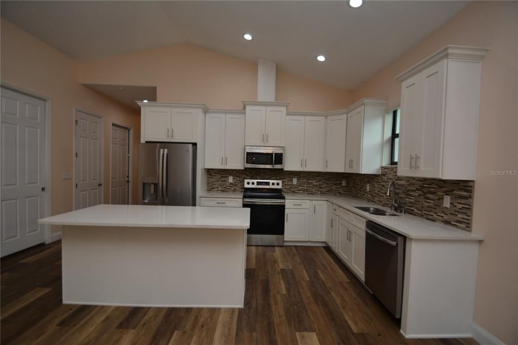 Activo con contrato: $289,000 (3 camas, 2 baños, 1750 Pies cuadrados)