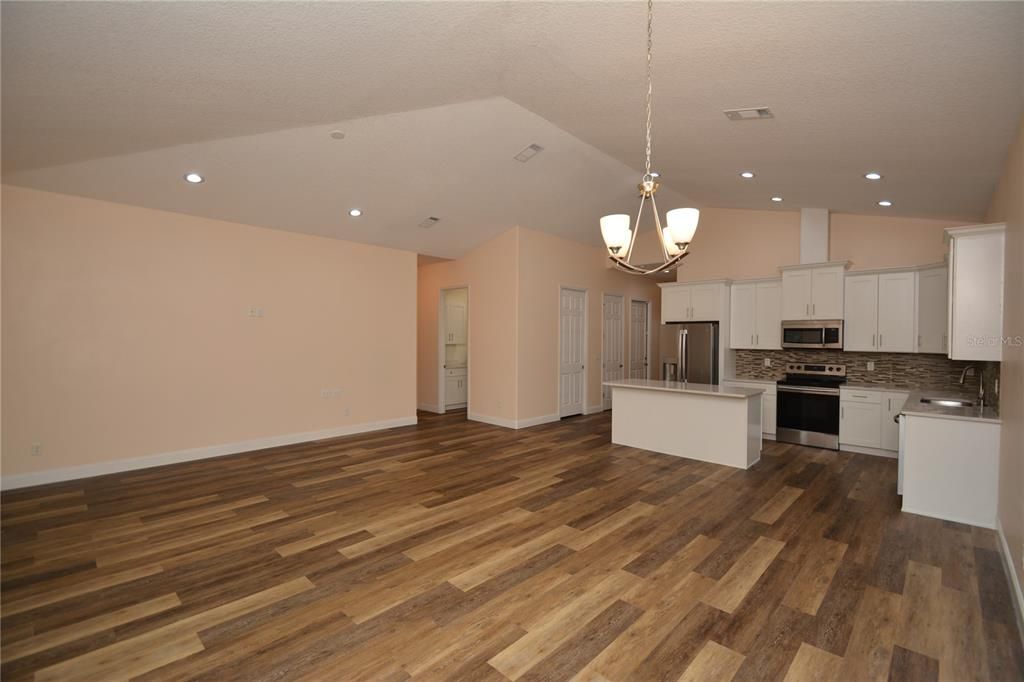 Activo con contrato: $289,000 (3 camas, 2 baños, 1750 Pies cuadrados)