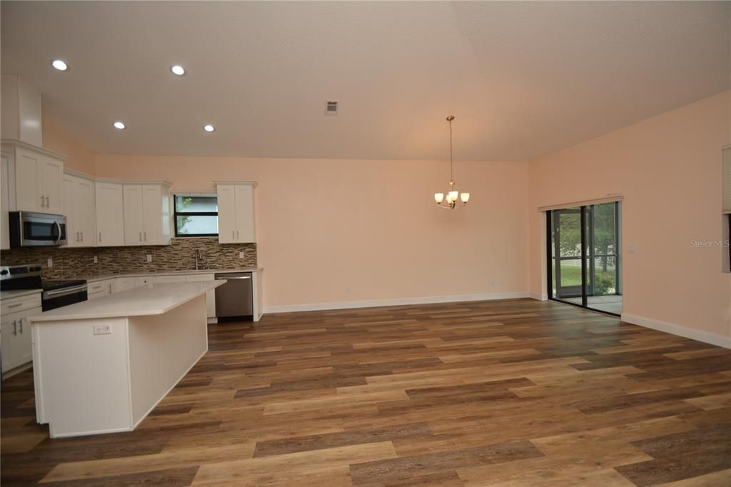 Activo con contrato: $289,000 (3 camas, 2 baños, 1750 Pies cuadrados)