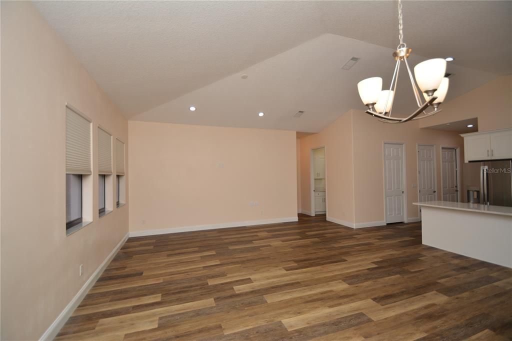 Activo con contrato: $289,000 (3 camas, 2 baños, 1750 Pies cuadrados)