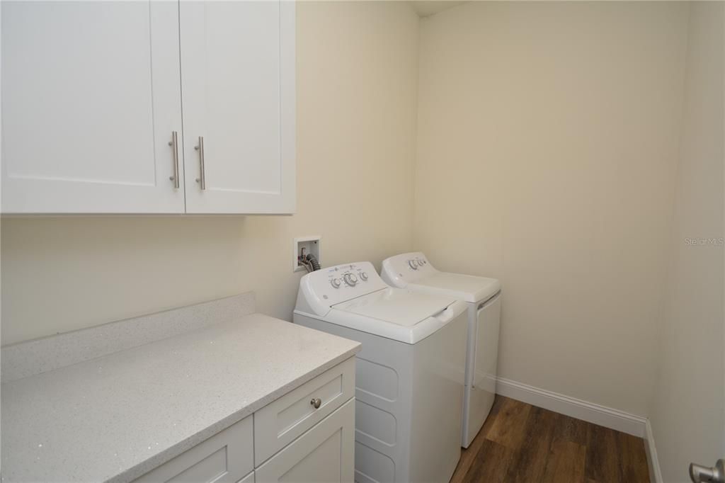 Activo con contrato: $289,000 (3 camas, 2 baños, 1750 Pies cuadrados)