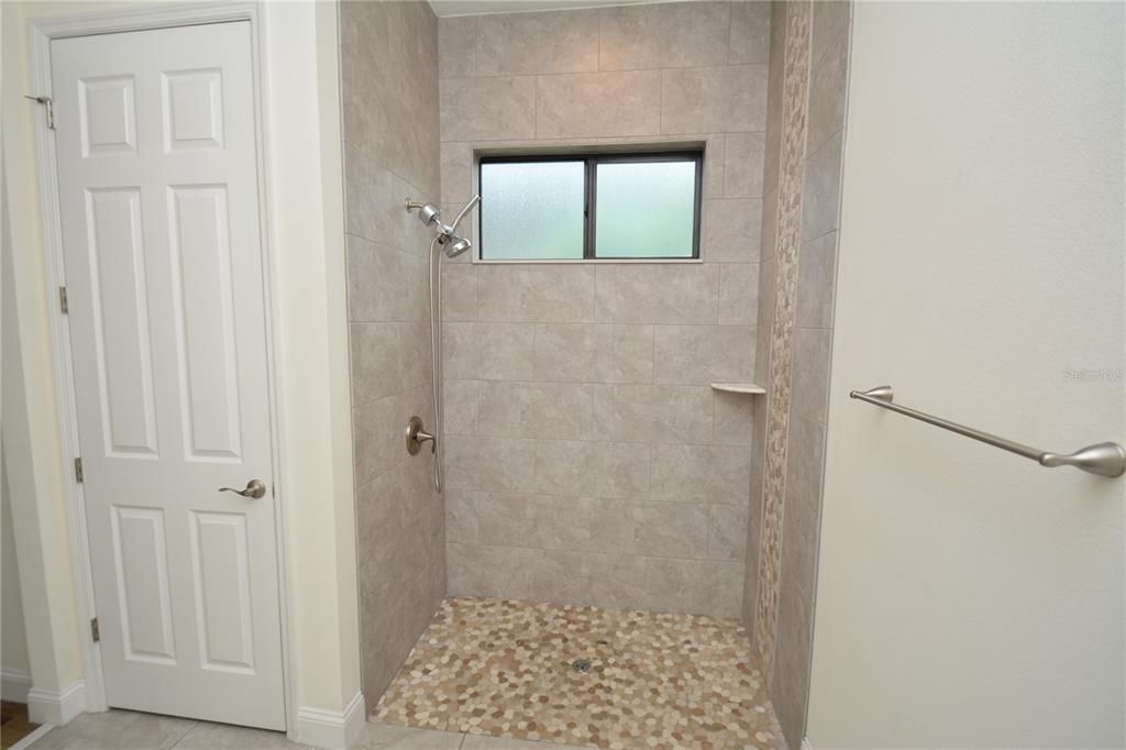 Activo con contrato: $289,000 (3 camas, 2 baños, 1750 Pies cuadrados)