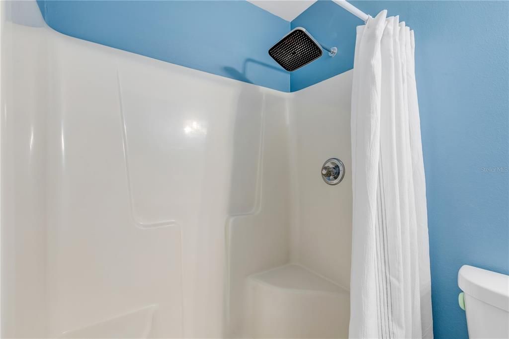 For Sale: $155,000 (2 beds, 2 baths, 864 Square Feet)