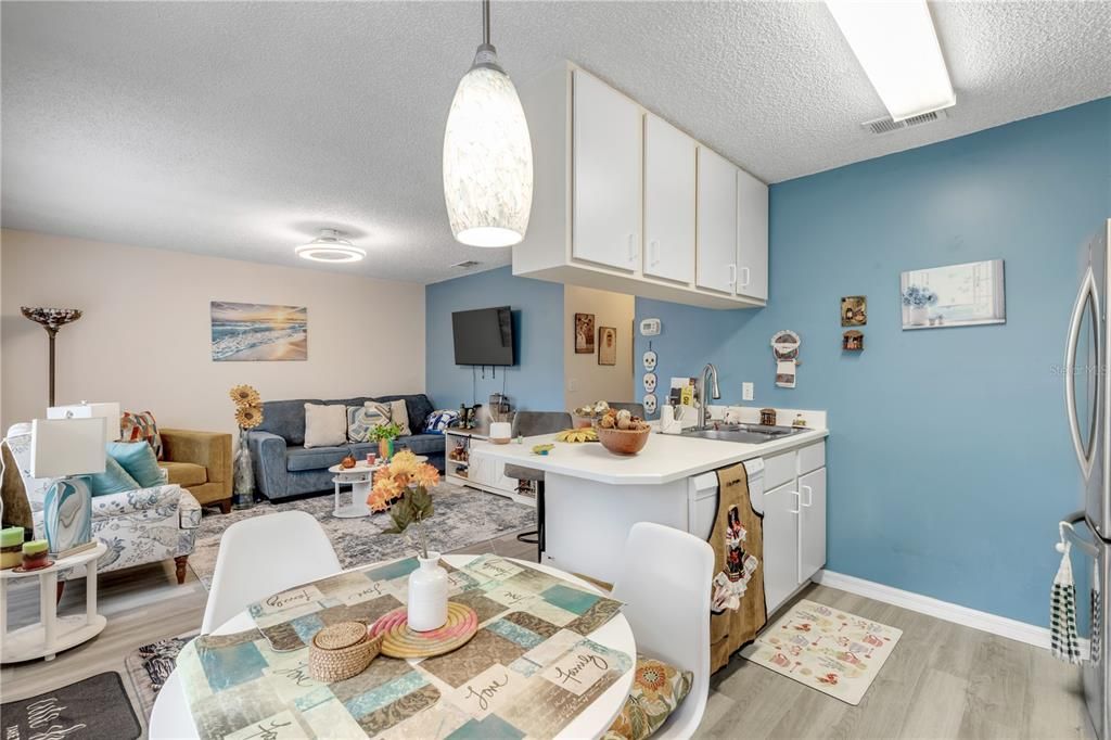 For Sale: $155,000 (2 beds, 2 baths, 864 Square Feet)