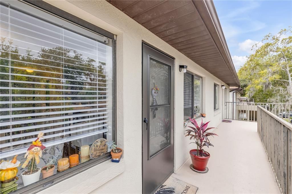 For Sale: $155,000 (2 beds, 2 baths, 864 Square Feet)